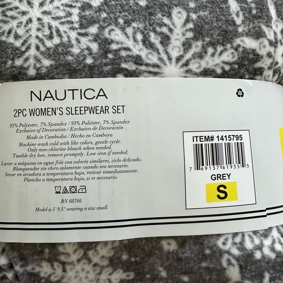Nautica Gray and White silky stretch fleece Women's Sleepwear Set small - Picture 2 of 4